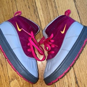 Nike girls shoes 8, Water Resistant, Spring Boot